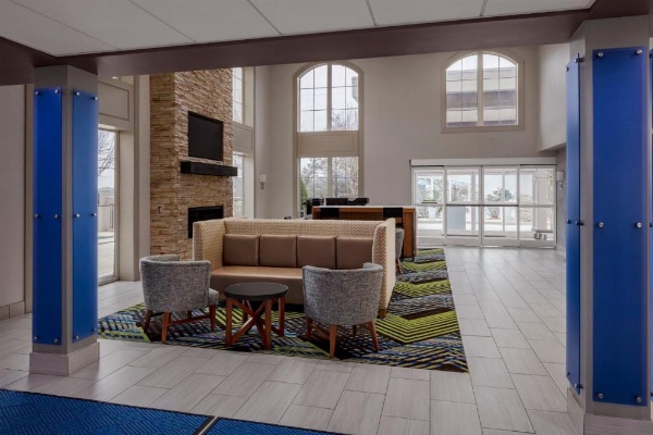 Holiday Inn Express & Suites Asheville SW - Outlet Ctr Area image 14