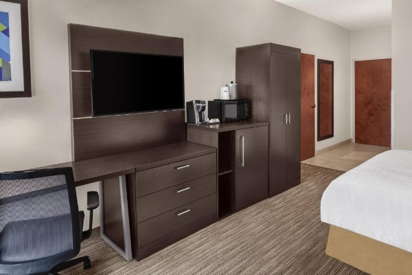 Holiday Inn Express & Suites Asheville SW - Outlet Ctr Area image 25